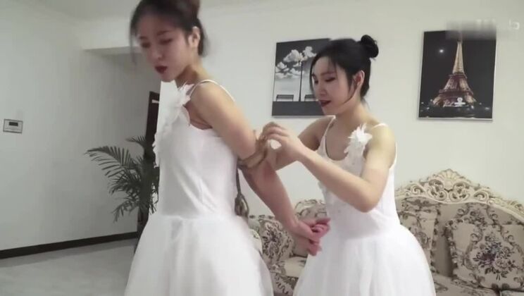 Обучение китайской танцовщице в стиле бондажа