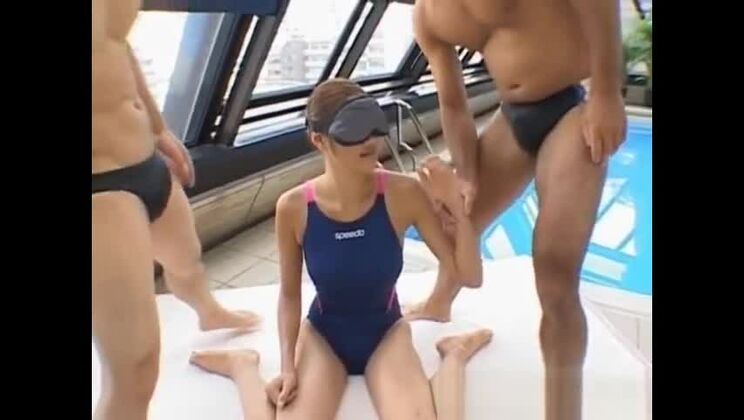 Азуса Аяно, азиатская милф, демонстрирует свои сексуальные прелести, часть 6.