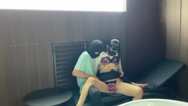 清楚な人妻さん最近アtル開発中です。中出しまでしちゃいました(≧a≦)素人／ハメ撮り／クンニ／熟女／美乳／騎乗位／寝取られ／カップル／ビクビク／ムチムチ／黒髪／上原／Токио Движение