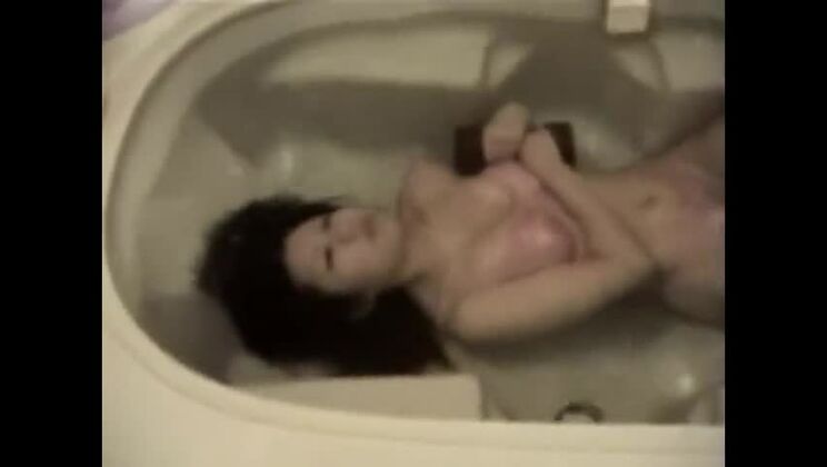 Посмотрите японскую шлюху в порноролике Horny Fetish JAV, это потрясающе!