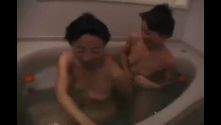 Японская зрелая лесбиянка_x1