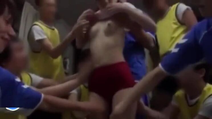 Азиатская девушка-подросток подверглась групповому изнасилованию